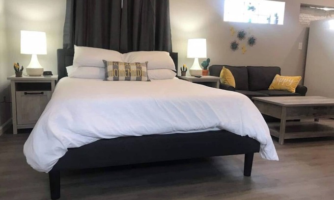 Alamedan Valley Apartment | Spacious Studio apartment *Near Balloon Fiesta Park*Air Conditioned