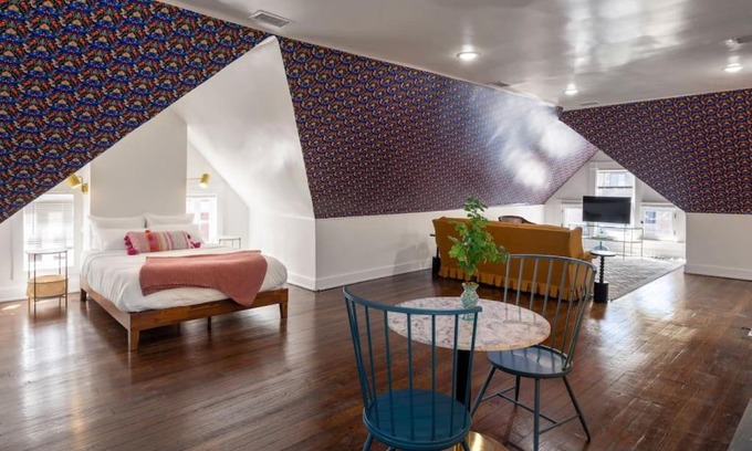 East Walnut HIlls Apartment | Spacious Studio Central Locale