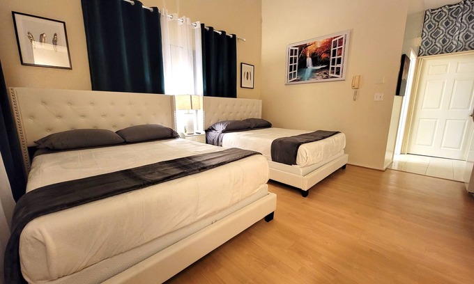 Beverly Hills Apartment | Spacious studio near Beverlywood. 5 minutes to Rodeo Drive!