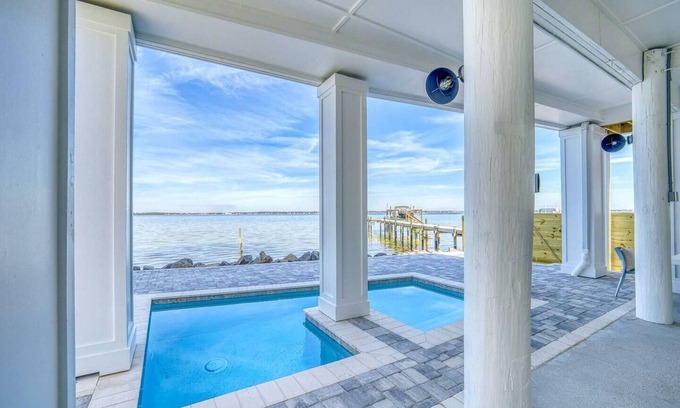 Pensacola Beach House | Spacious & Stunning Waterfront 5-bedroom house w Pool, AC in amazing Gulf Breeze