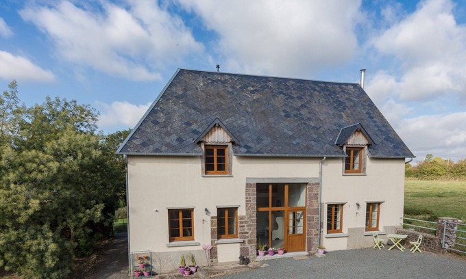 Lengronne House | Spacious, stylish and contemporary family-friendly gite in Gavray, Normandy