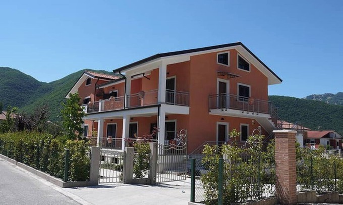 Villa Latina Apartment | Spacious & Stylish apartment- sleeps 6- WIFI