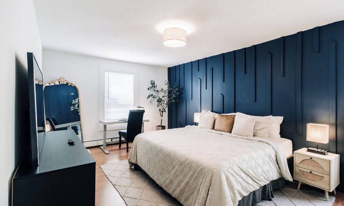 Summit - University House | Spacious & stylishly decorated in the heart of St Paul by Summit/Hamline