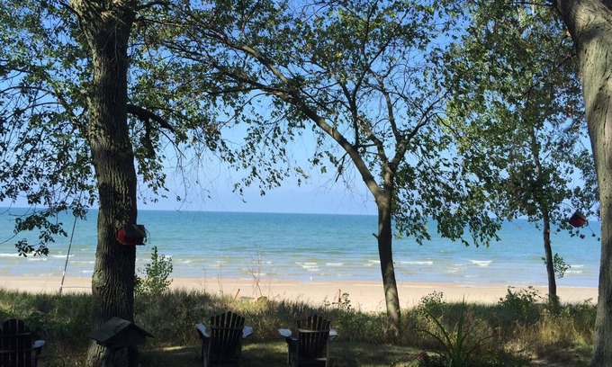 Henderson House | Spacious, sunny, open concept 3 bedroom lakefront house w/deck/private sandbeach