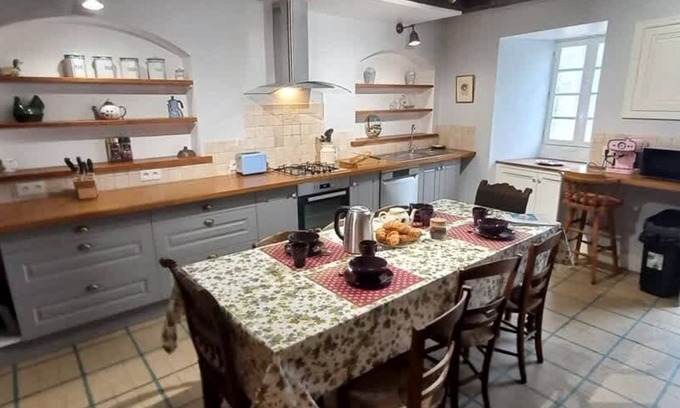 Bouresse House | Spacious Thomas house, ideal for 9 people.