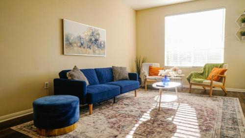 Orange Apartment | Spacious Two Bedroom Apartment- 10mins to Disneyland