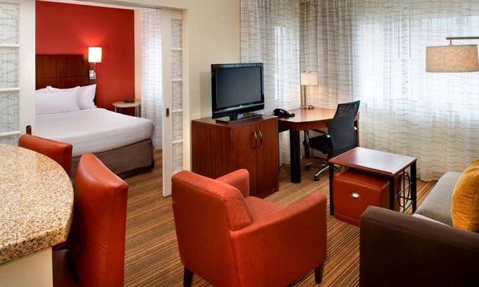 Warren Hotel | Spacious Unit with Full Kitchen, Free Breakfast, Pet-friendly Property!