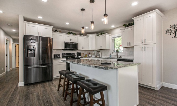 Dubuque House | Spacious Updated Home within Minutes to Shopping & Restaurants!u