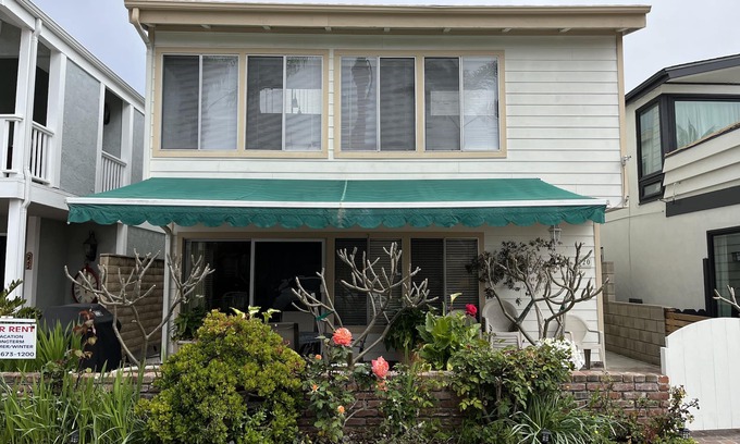 Balboa Island Condo | Spacious upper unit with partial water view four houses from North Bay Front