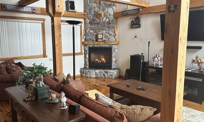 Wilmington House | Spacious Vacation home in Chimney Hill near Mt Snow