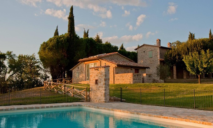 Gualdo Cattaneo Villa | Spacious villa with swimming pool in stunning scenery and picturesque villages