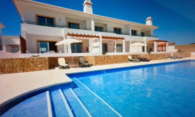 Budens Villa | Spacious Villa on edge of Portuguese Village close to stunning beaches/amenities