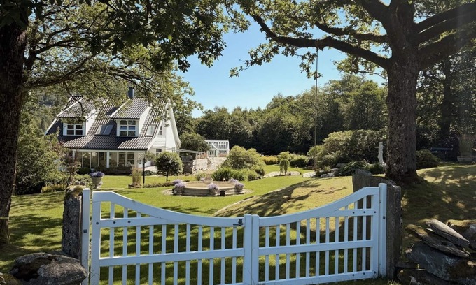 Strand Villa | Spacious Villa w/Boat, Greenhouse & 4,000 m² Garden w/Majestic Oak Trees