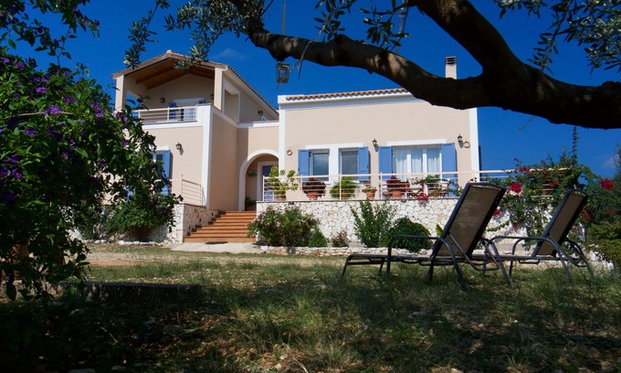 Logarata Villa | Spacious villa with privacy and mountain views, near Agia Efimia & Myrtos beach