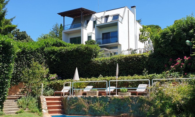 Formello Villa | Spacious villa with private pool Rome 20 minutes away overlooking national park