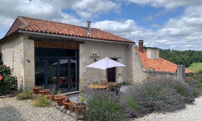 Juignac Cottage | Spacious, well-equipped country cottage in a peaceful rural setting.