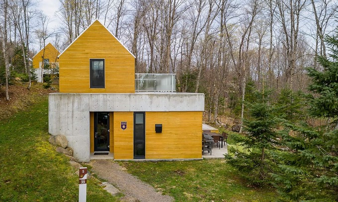 Lac Superieur Village Ski Chalet | SpaHaus Modern3 bedroom Cote Nord Tremblant resort access, poolnCITQ 291826