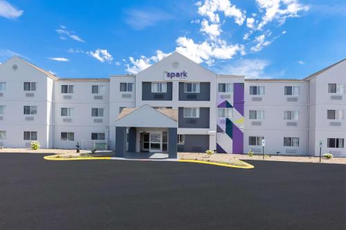 Springfield Hotel | Spark by Hilton Springfield Southwest