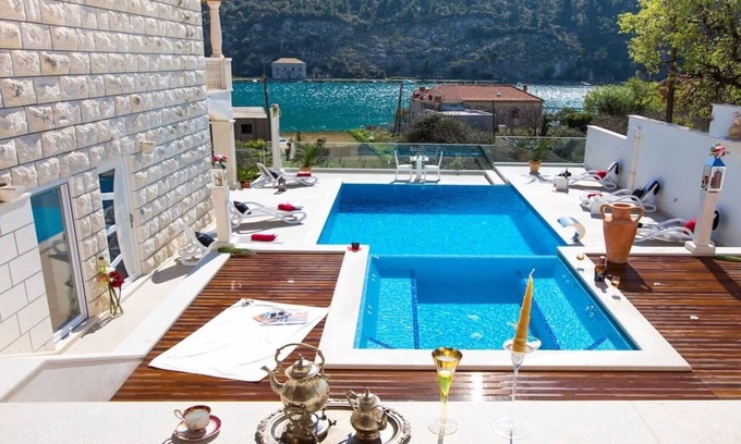 Prijevor Villa | Sparkling Waters Villa near The Old Town
