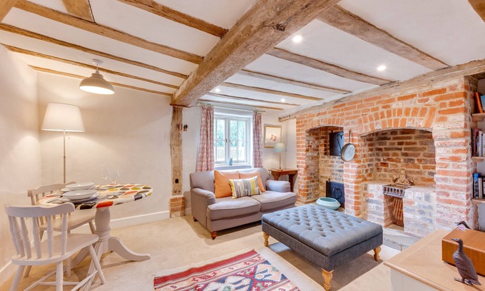Ipswich House | Sparrows Nest - One Bedroom House, Sleeps 2