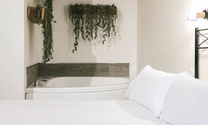Villaverde de Pontones Apartment | Special studio for couples with double whirlpool tub and balcony.