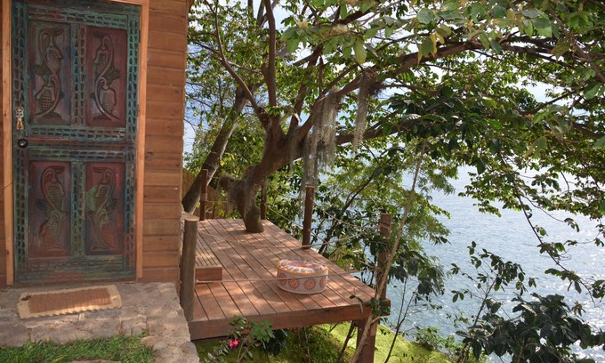 Pasajcap House | Spectacular Lakefront Cabin with luxury outdoor shower