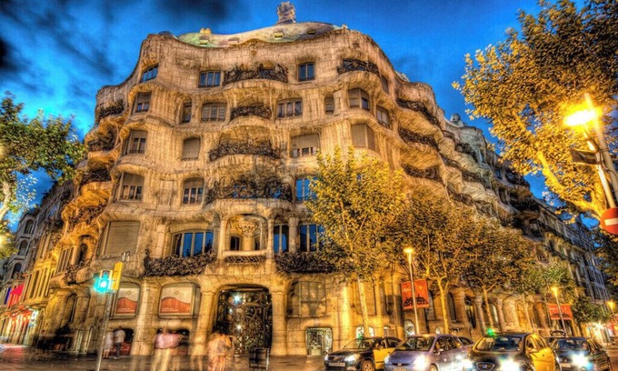 Les Corts Apartment | SPECTACULAR APARTMENT, BARCELONA, Barça's Camp de Futbol area. 8 people.