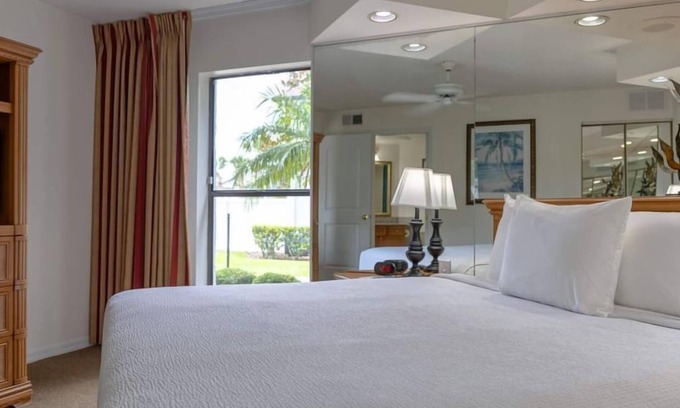 Florida Central Atlantic Coast Resort | Spectacular Disney Retreat: Two Suites with Kitchen. Onsite Pool, Parking