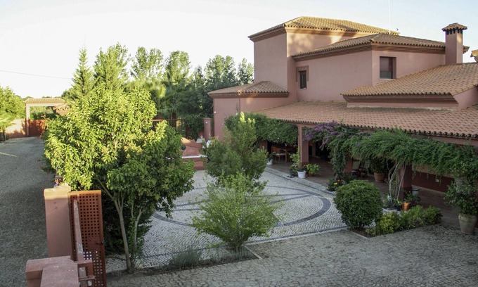 Badajoz Villa | Spectacular luxury villa with pool: 600m2, 6 double bedrooms, 8 bathrooms