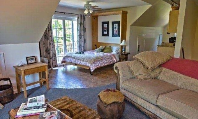 Gill House | Spectacular Mountain views with all the amentities nearby