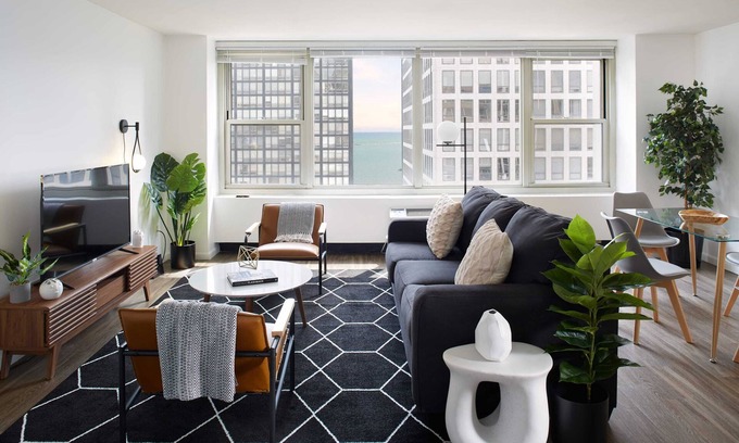Streeterville Apartment | Spectacular Penthouse Corner 2BR in Streeterville | Roof Deck | Lake Views