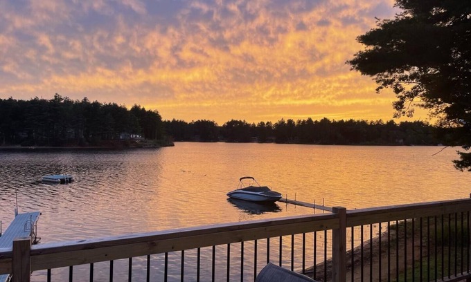 Lochmere House | Spectacular Sunsets on Silver Lake