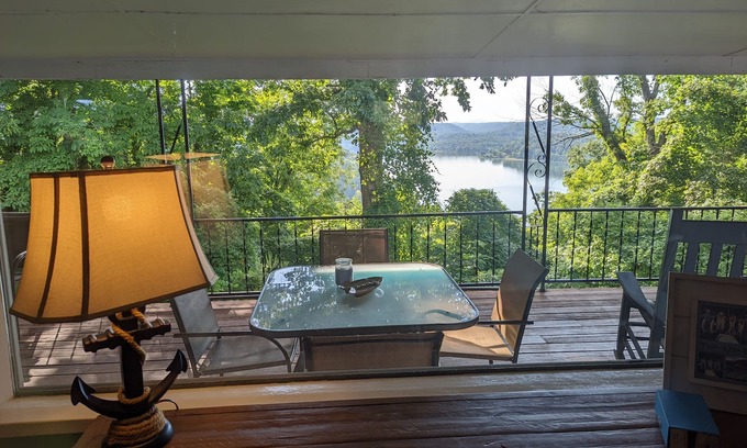 Somerset House | Spectacular View of Lake Cumberland
