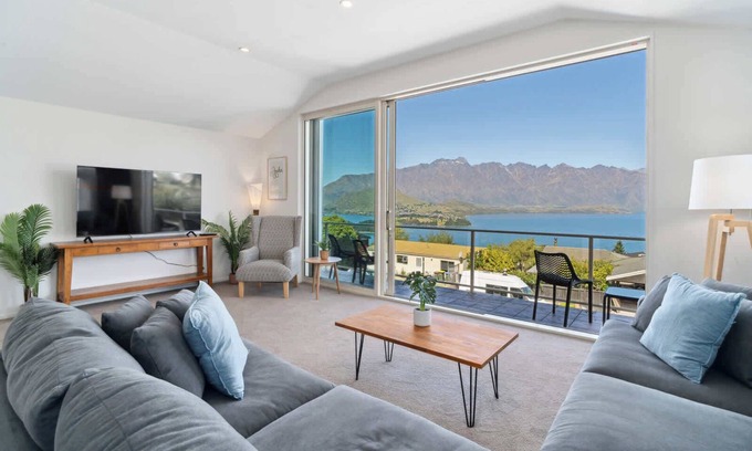 Fernhill House | Spectacular views, large 3-bedroom house