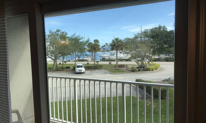 Melbourne Condo | Spectacular Views of Melbourne Harbor, Enjoy Boating Activity from your Balcony!