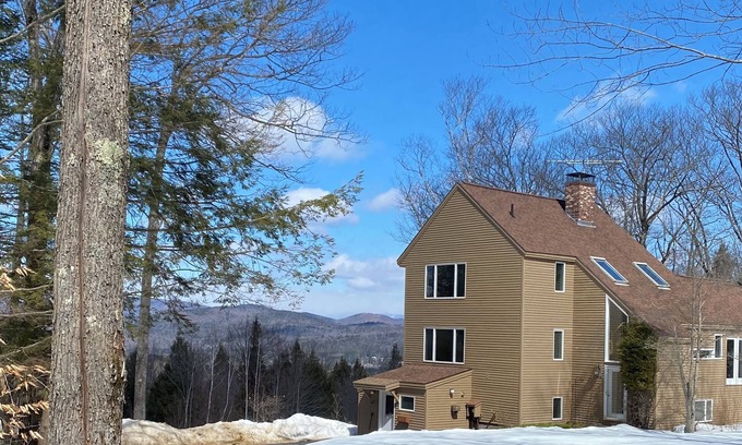 Plymouth House | Spectacular White Mountains Getaway – Ski House with Breathtaking Views
