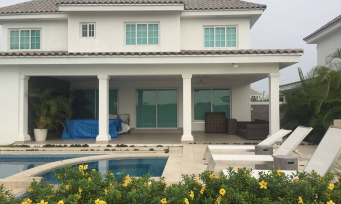 Cocle House | Spectacularly furnished beach house