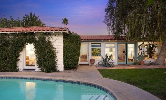 Tahquitz River Estates House | Spend Fall in Palm Springs! A Charming Bungalow with Private Pool and Green Space!