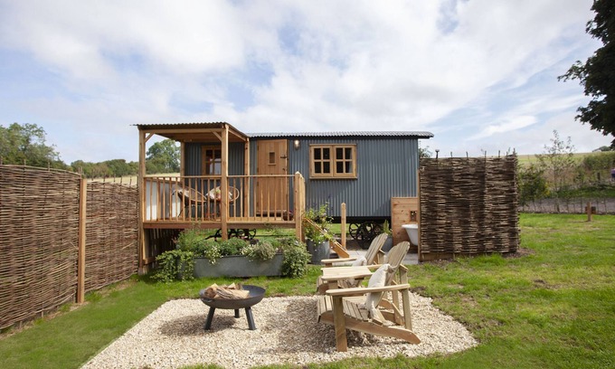 Dorchester Cottage | SPINDLEBERRY HUT, pet friendly, with a garden in Piddletrenthide