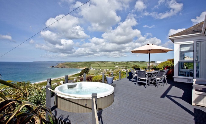 Praa Sands House | Spindrift - a cottage that sleeps 6 guests in 3 bedrooms