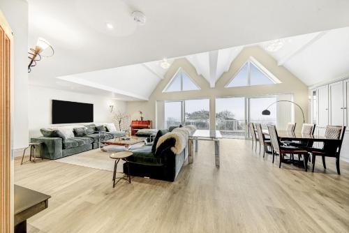 Ewhurst Green House | Spindrift - stunning beachfront residence
