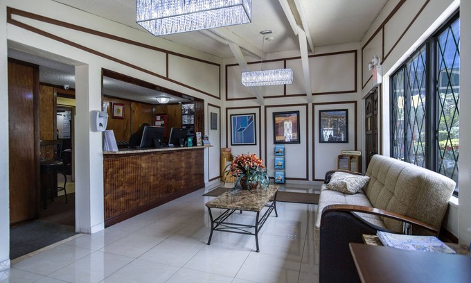 Naples Hotel | Spinnaker Inn of Naples