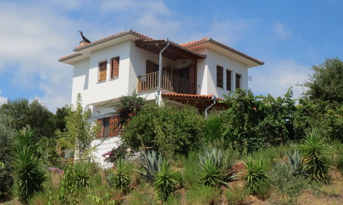 Kato Vrontou House | Spiti Avra - Pilioritic house with valley view - 2km from the sea