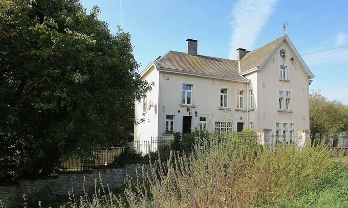 Menufontaine Villa | Splendid Mansion in Bastogne with Fenced Garden