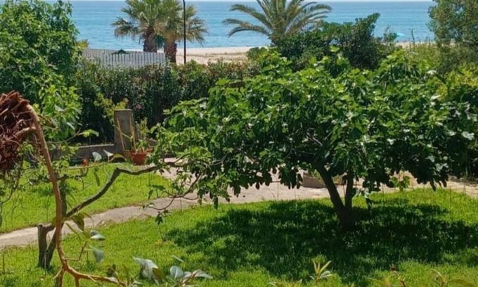 San Sostene Marina Apartment | Splendida casa di fronte al mare con giardino