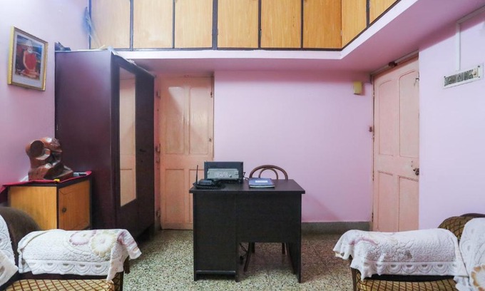 Garia Hotel | SPOT ON Biswabani Guest House Near Kavi Nazrul Metro Station