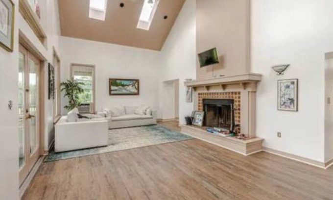 Waynesboro House | Sprawling 9‑BR Mountaintop Oasis- BlueRidge Views