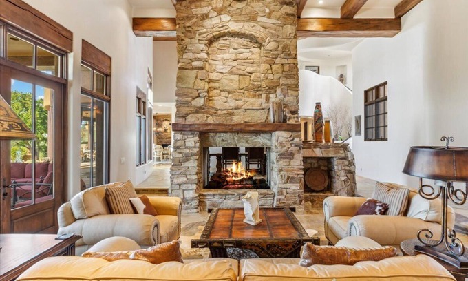 Mirabel Village House | Sprawling Western Paradise on Mirabel Golf Course