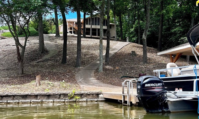 Bella Vista House | Spring Available! Lakefront, Dock, Remodeled, Views, screen porch, Kayaks!