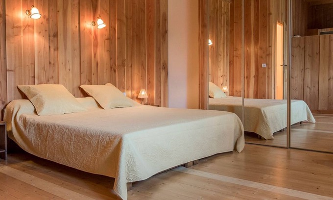 Le Clerjus Bed & Breakfast | Spring Room with Park and Nature Activities